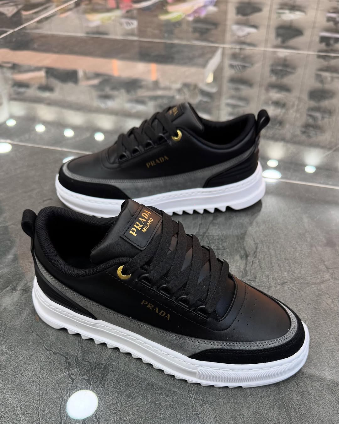 PRADA MİLANO SİYAH