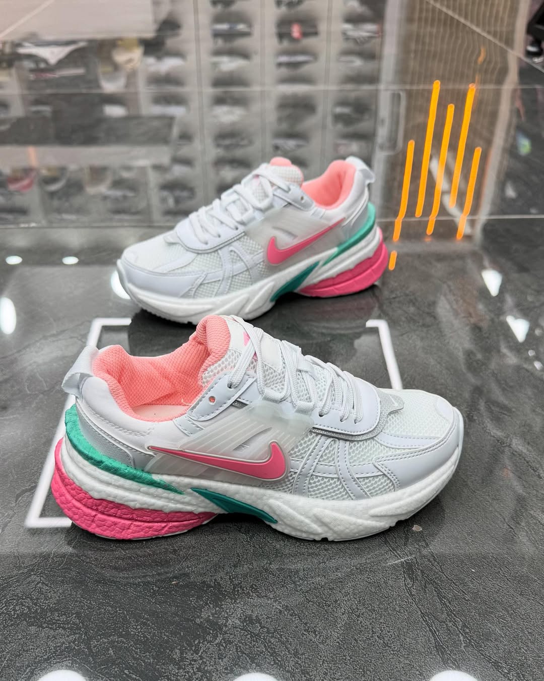 NIKE KÖPÜK TABAN BAYAN SPOR BEYAZ PEMBE
