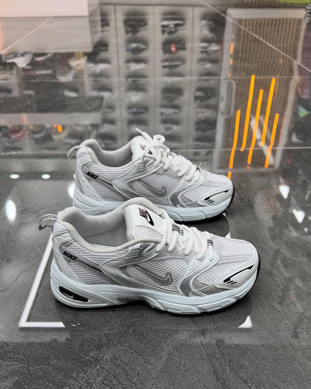 NIKE AİR 530 BEYAZ