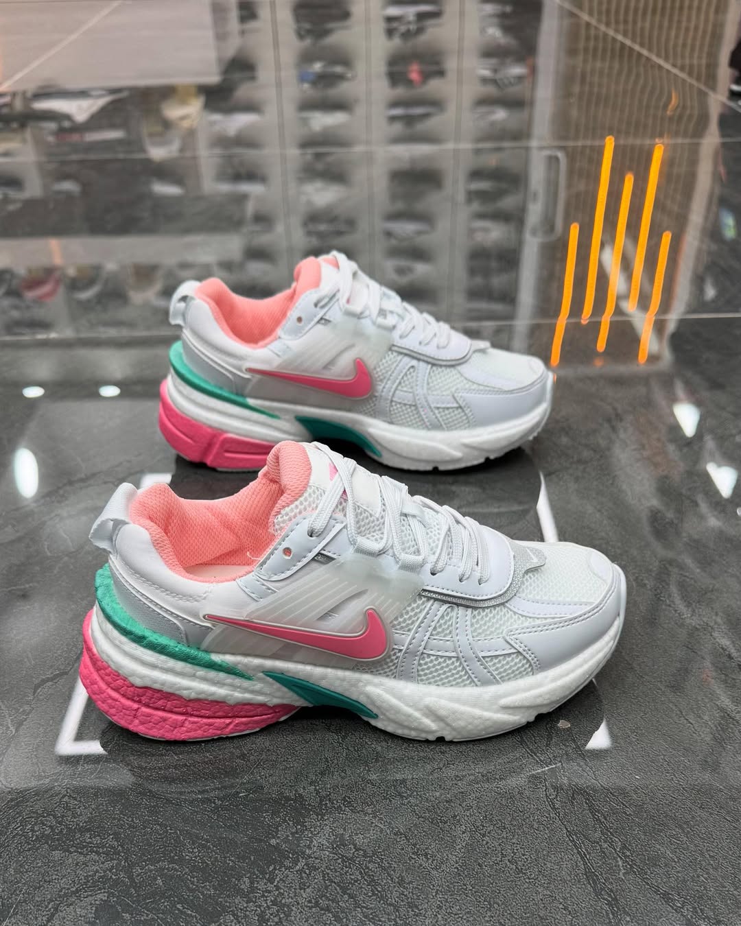 NIKE KÖPÜK TABAN BAYAN SPOR BEYAZ PEMBE