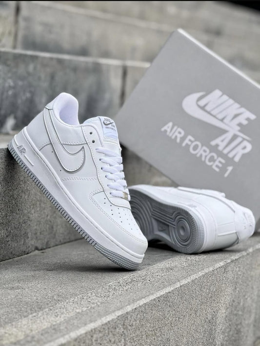 NIKE AİR FORCE BEYAZ