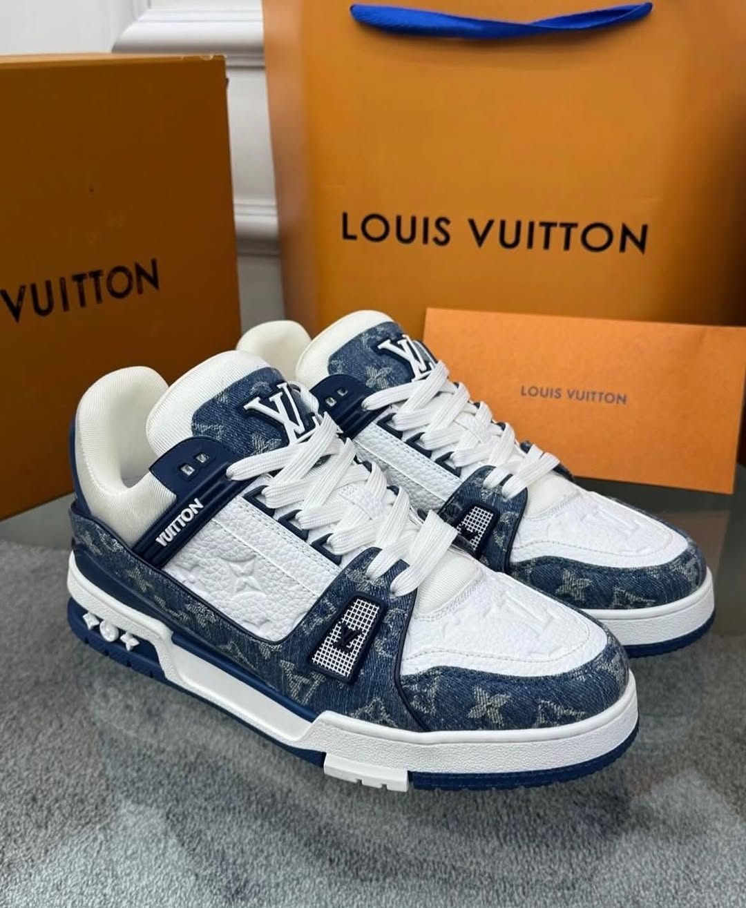 LOUIS VUITTON