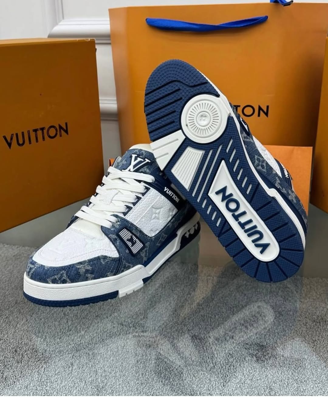 LOUIS VUITTON
